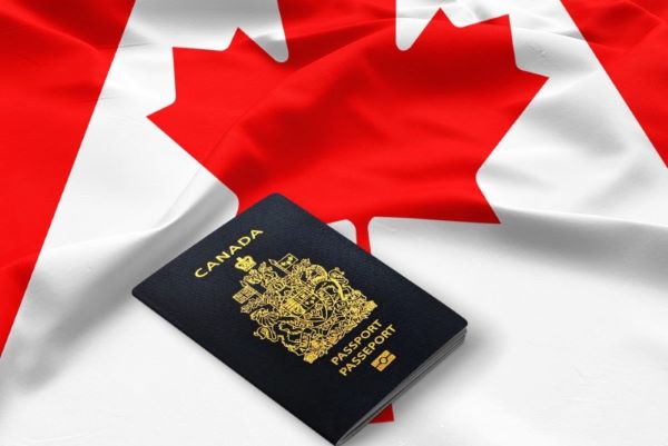 Gửi hộ chiếu đến Cục di trú Canada