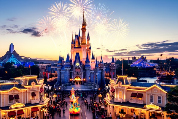Không gian giải trí sôi động ở Tokyo Disneyland