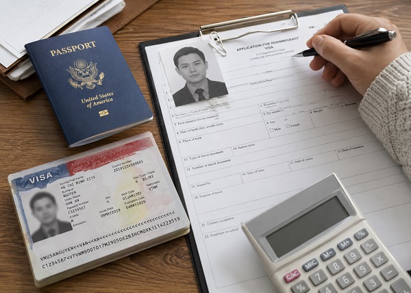 Hồ sơ thiếu minh bạch khi nhập cảnh Mỹ