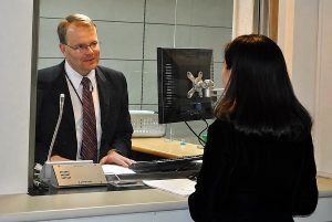 Phỏng vấn xin visa Mỹ với viên chức lãnh sự